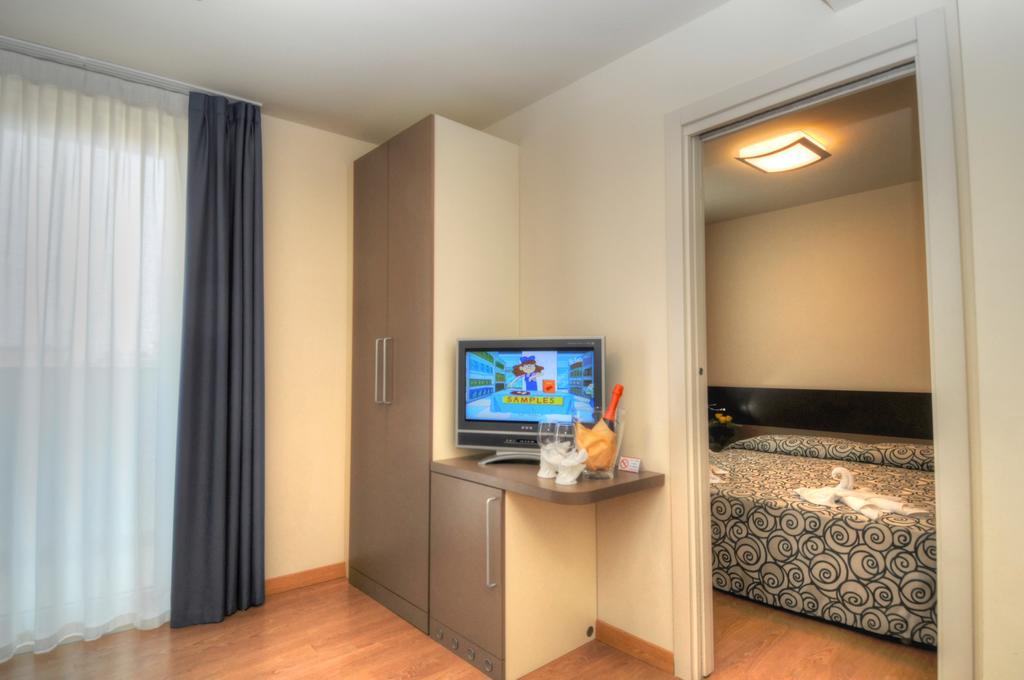 Hotel Pasha ลินญาโน ซับเบียโดโร ภายนอก รูปภาพ