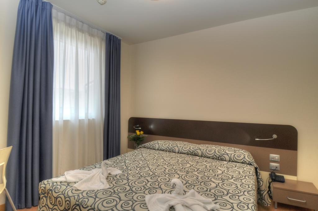 Hotel Pasha ลินญาโน ซับเบียโดโร ภายนอก รูปภาพ