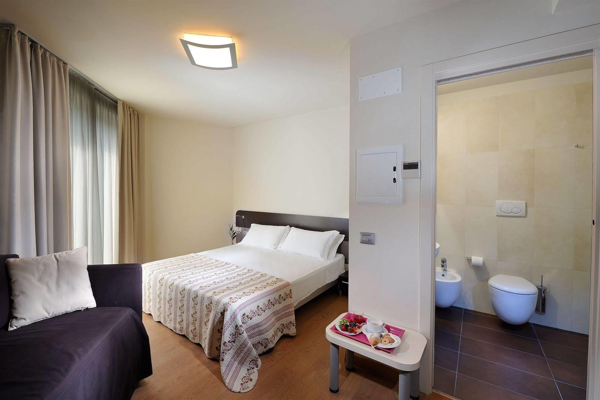 Hotel Pasha ลินญาโน ซับเบียโดโร ภายนอก รูปภาพ