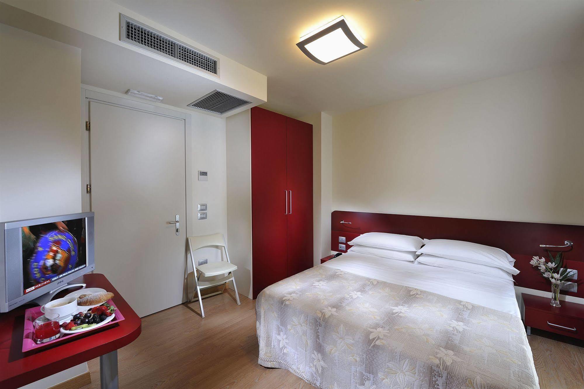 Hotel Pasha ลินญาโน ซับเบียโดโร ภายนอก รูปภาพ