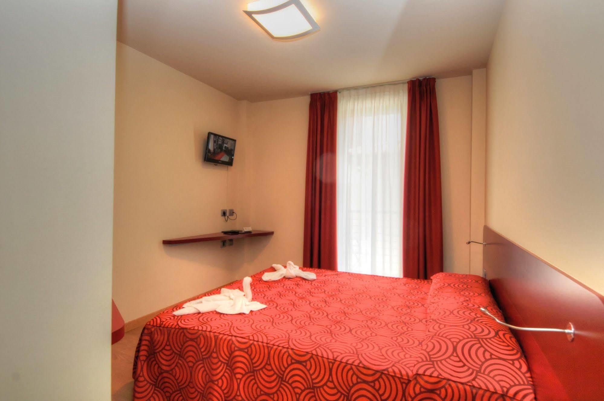 Hotel Pasha ลินญาโน ซับเบียโดโร ภายนอก รูปภาพ